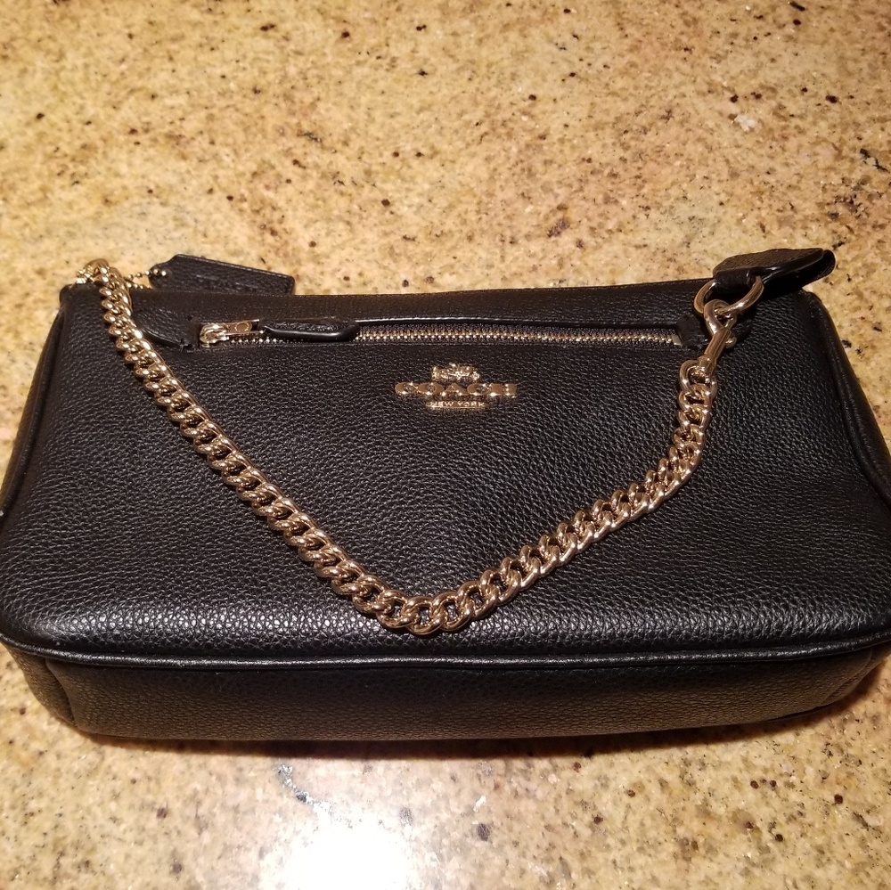 Coach Black Pebbled Leather Gold Chain Wrislet 💖
